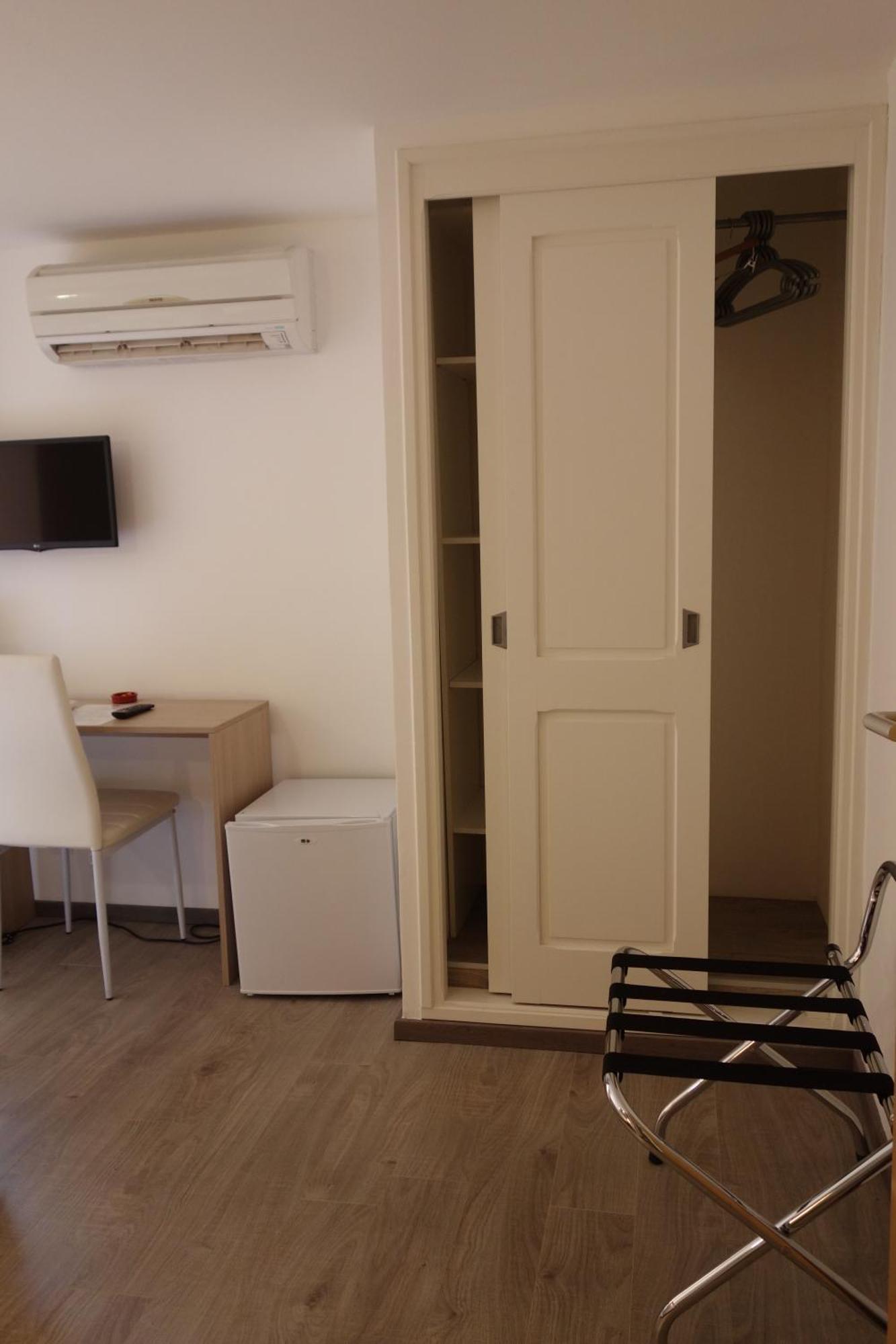 Hotel Le Prejoly Saint-Vallier-de-Thiey Rum bild